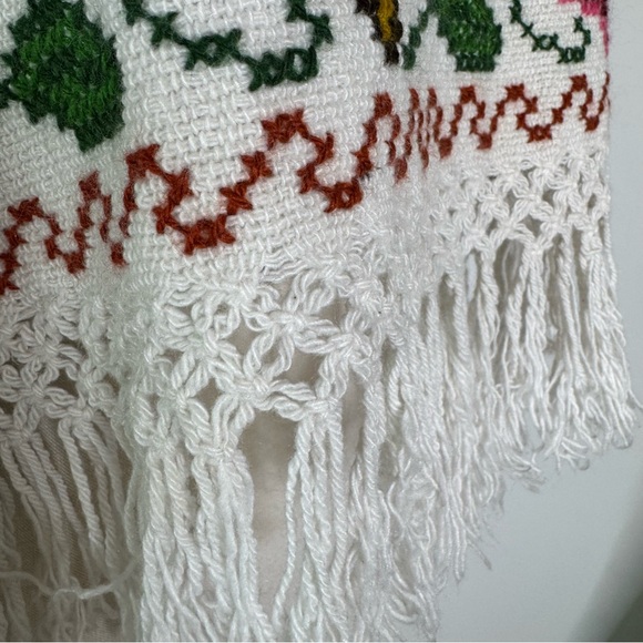Embroidered Boho Mexican Mananita Poncho One size - Picture 8 of 13